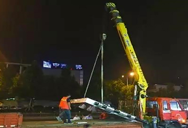 戶外趨勢：濟(jì)南市區(qū)戶外加速拆遷，綠地高媒成廣告主首選